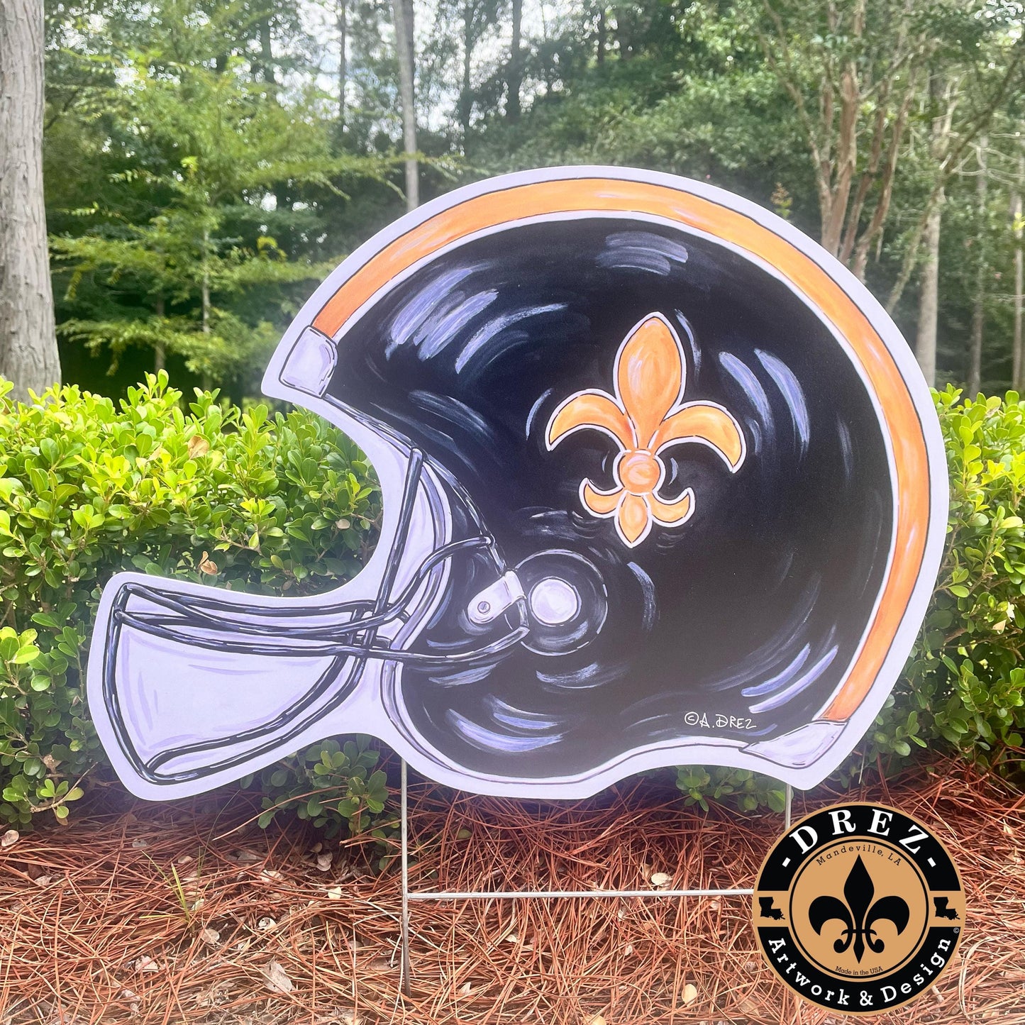 Helmet- Black & Gold Yard Stake